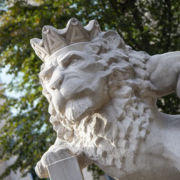 Leo the lion statue