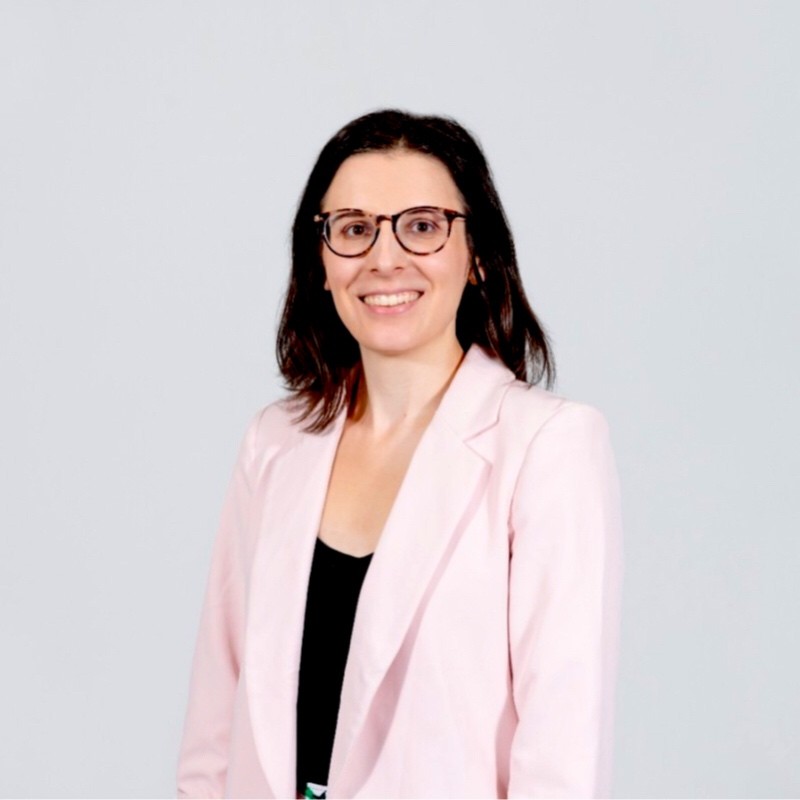 professional portrait of Claire Jones, a biology graduate from King's