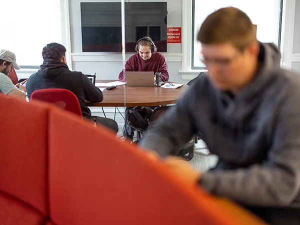 students using laptops at King's College, one of few NEPA mechanical engineering colleges