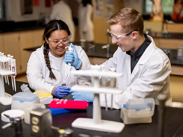 a couple in a meeting with a genetic counselor