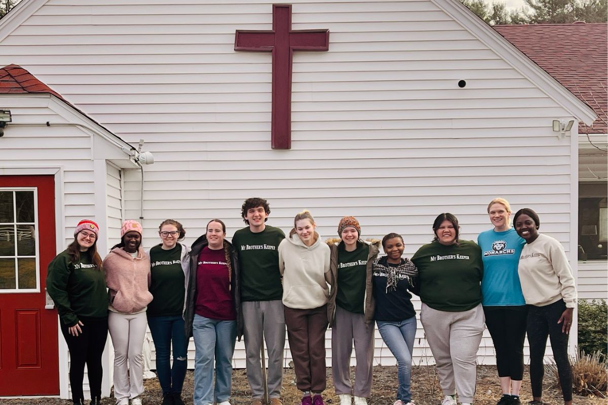 Group photo of spring SERVE volunteers. 