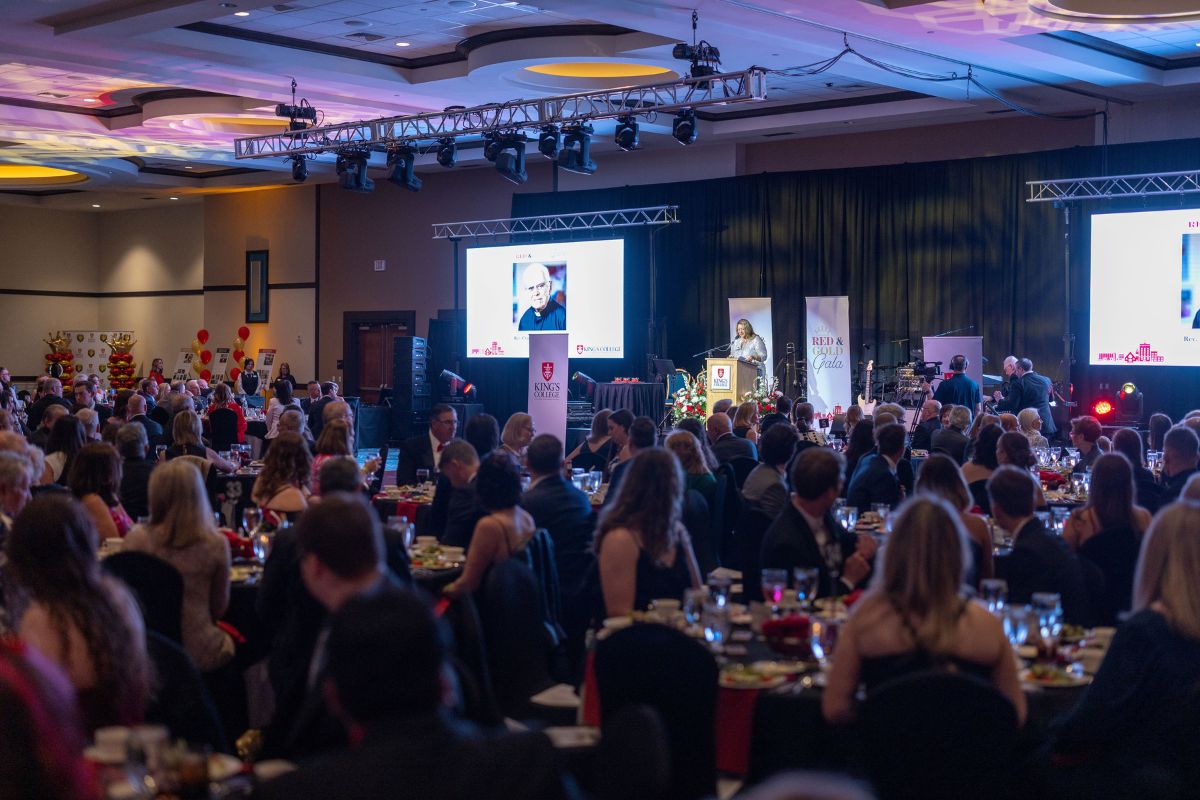 Picture of crowd of 450 attendees looking at stage