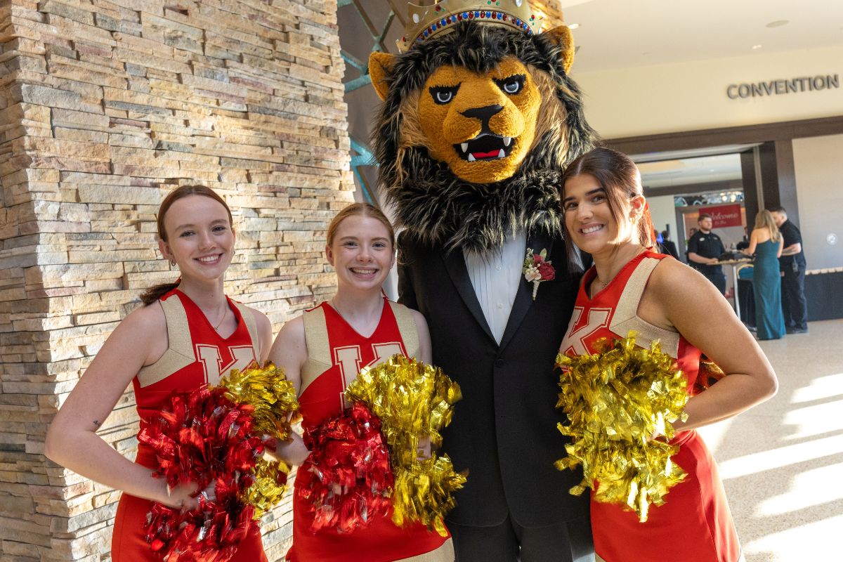 Leo and cheerleaders.