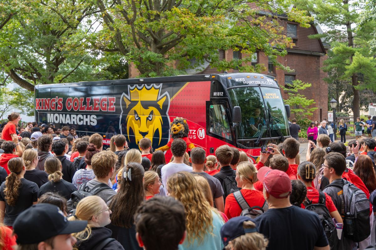 New King's-Martz Charter Bus Pulling Into O'Connor Park
