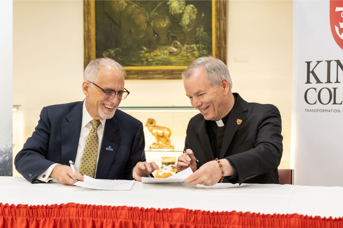 Myers and Looney signing agreement